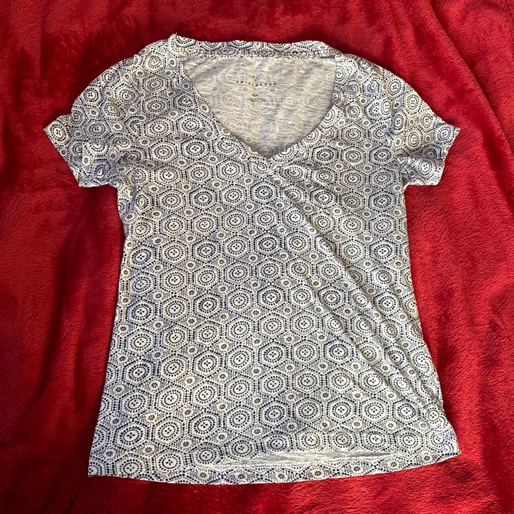 Shirt to hang out at home or go on errands with